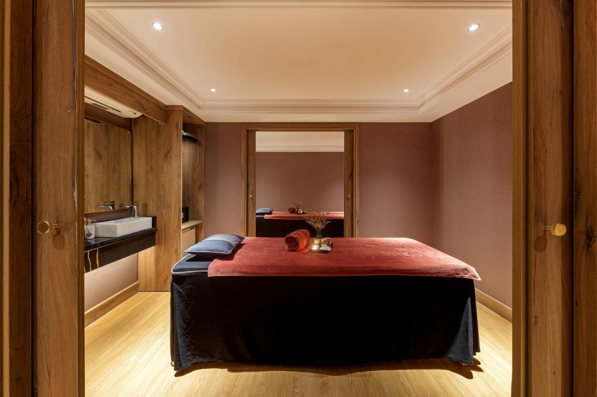 La Siesta Classic Hang Thung ハノイ市 エクステリア 写真 A treatment room at The Dorchester